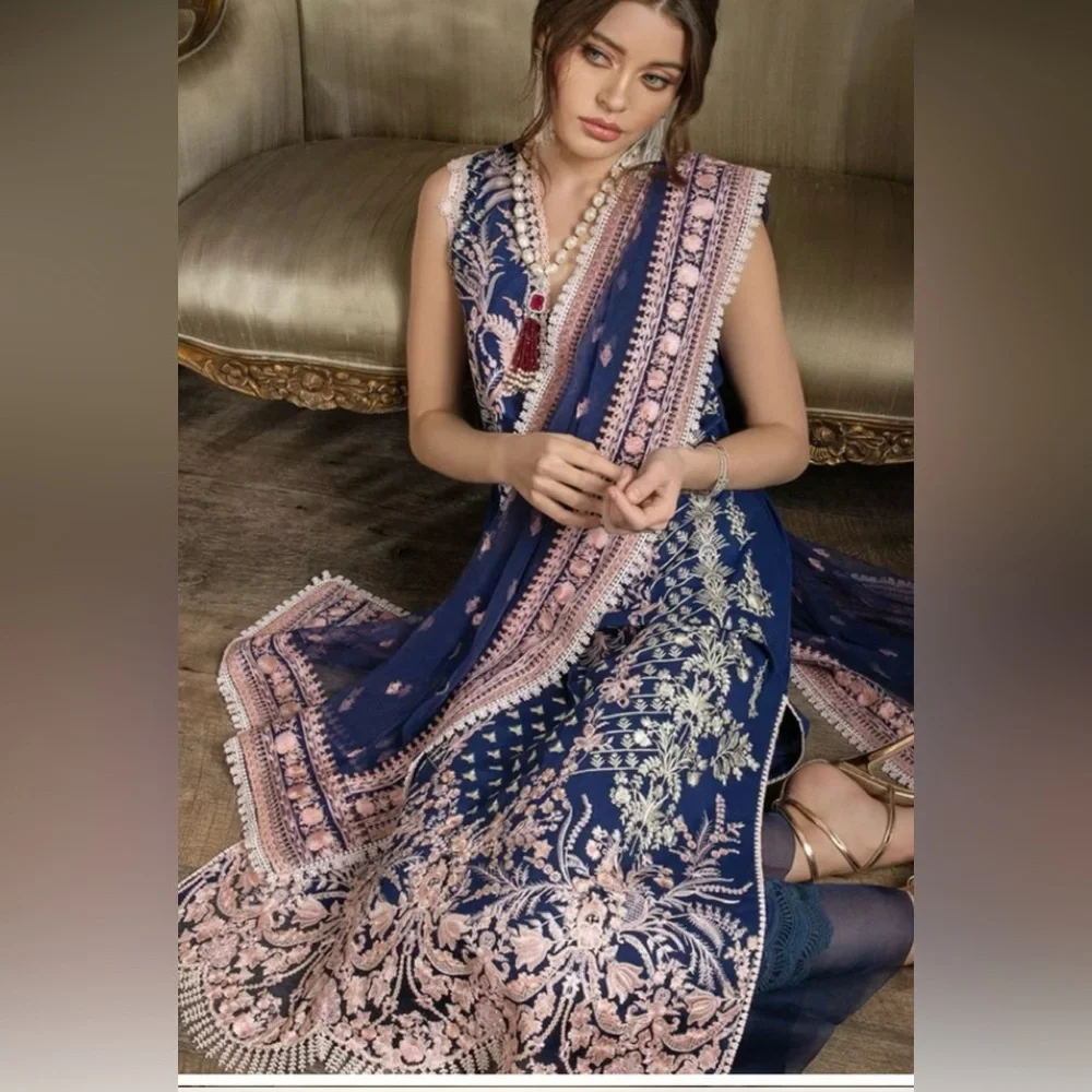 New Gorgeous Sobia Nazir Lawn Suit, Pakistani, Indian ethnic Salwar - Picture 1 of 8
